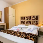Elpis 1 Apartamento