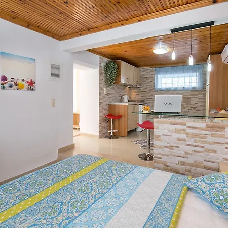 Apartment Elpis 1 *