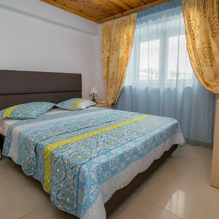 Elpis 1 Apartment *